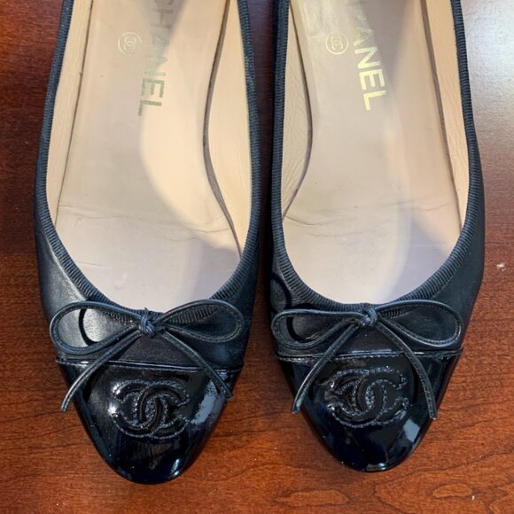 Authentic Chanel Lambskin Leather Ballet Flats 36.5 Black CC Bow Patent Cap Toe - Picture 2 of 16